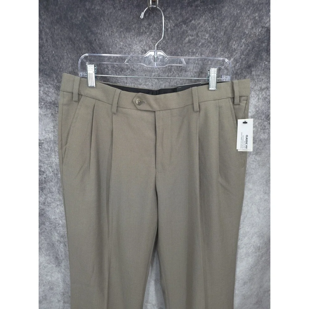 Van Heusen  Dress Pants Mens 34 X 32 Beige Classic Fit No Iron Pleated New‎